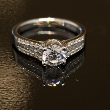 Prong Setting Diamond Engagement Ring